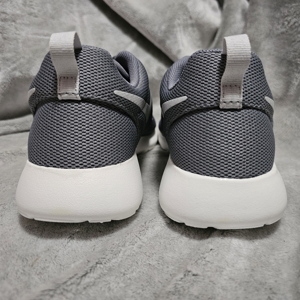 Nike Rosche One Cool Grey Pure Platinum NIB 844994 003 Womens 9 - Picture 5 of 9